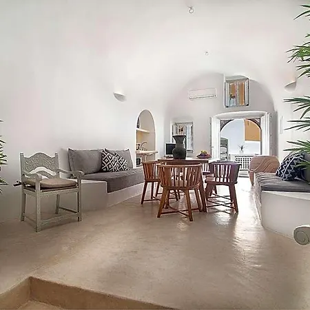 Radiant Santorini Hotel 3*