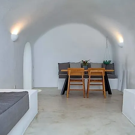 Radiant Santorini Hotel 3*